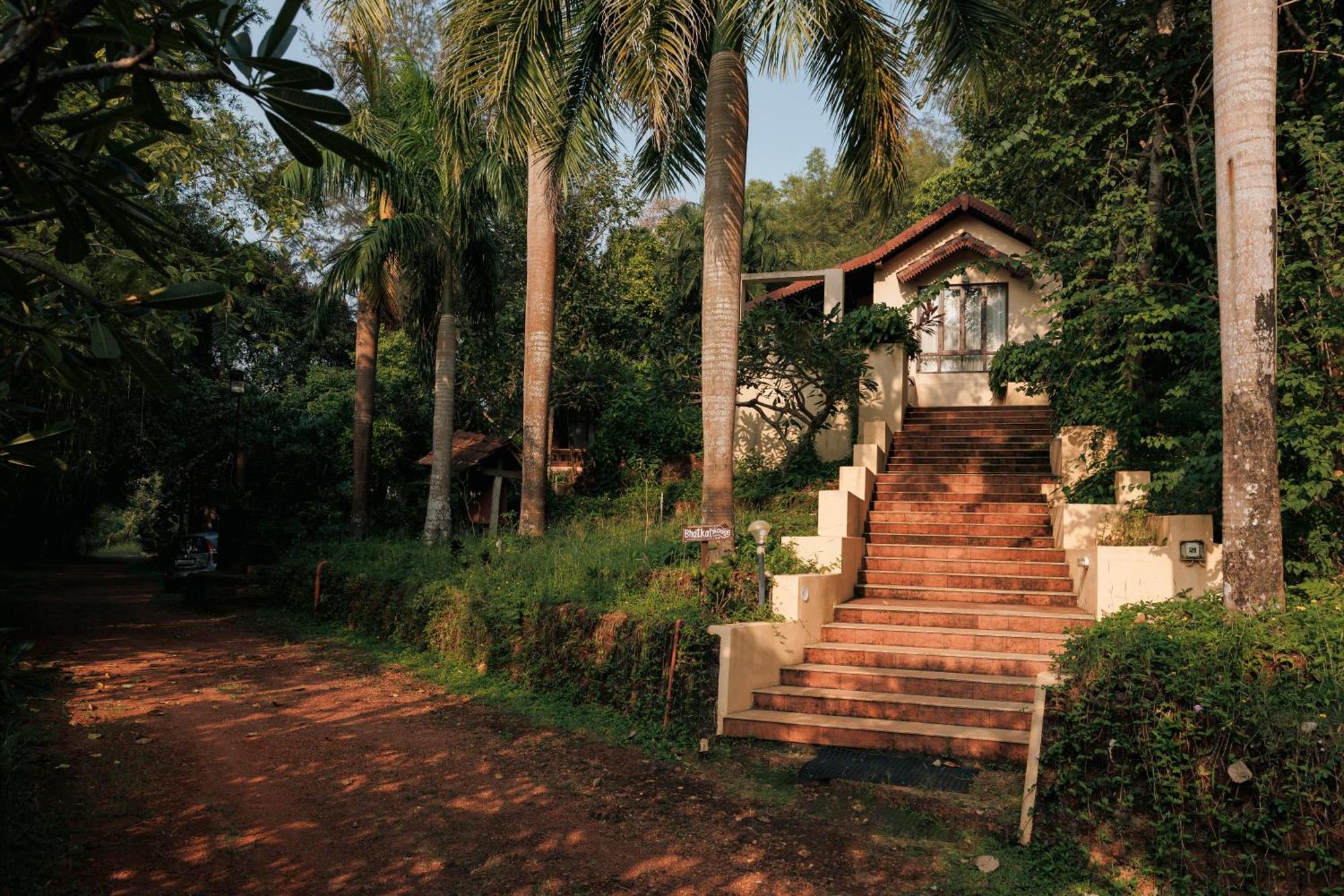 Sai Vishram Beach Resort Bainduru Экстерьер фото